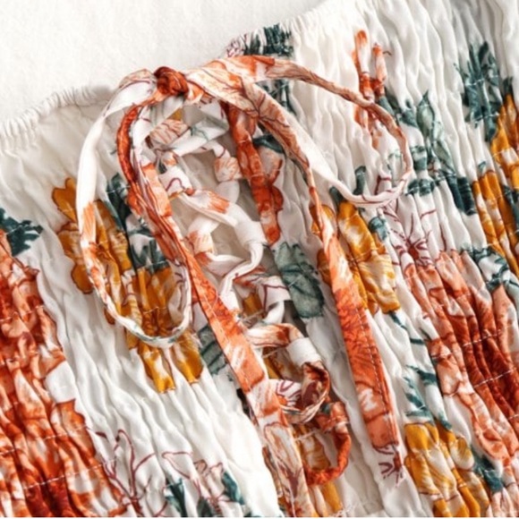 Off the Shoulder Shirred / Ruched Lace Front Floral Top - Picture 3 of 7